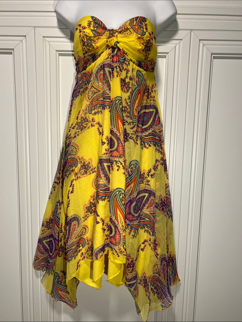 Jonathan Martin 💯SILK SZ8 Yellow Paisley Strapless Silk Handkerchief-Hem Dress